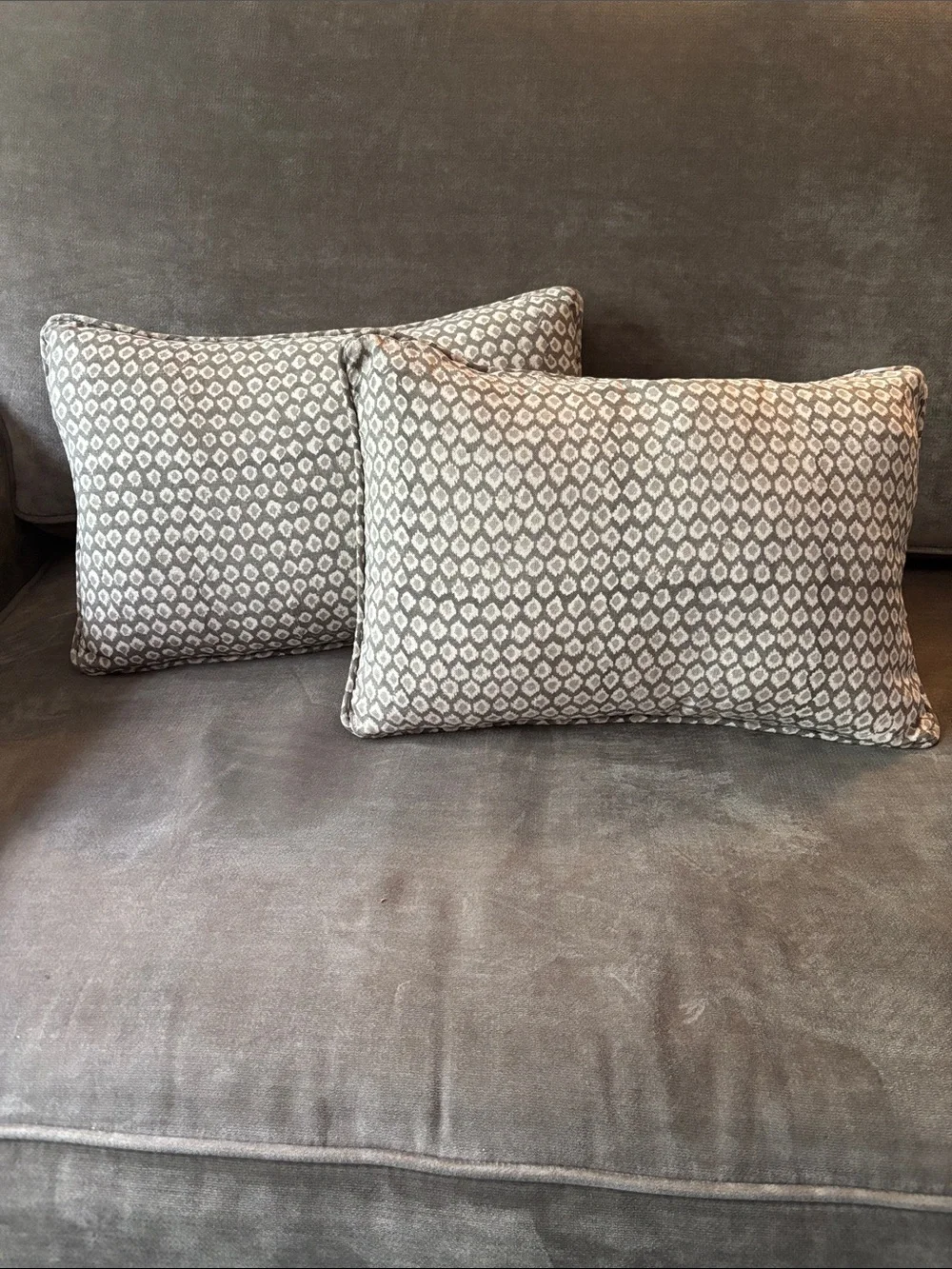 Walter.G set of two lumber/throw cushions in excellent preowned condition - Picture 2 of 10